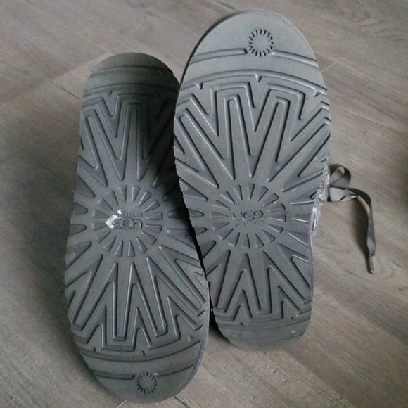 Gray uggs - Picture 4 of 4